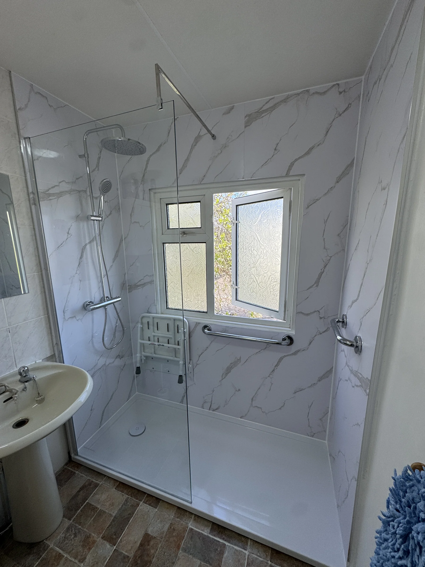 Pedestal basin and level-access shower screen, Hertfordshire